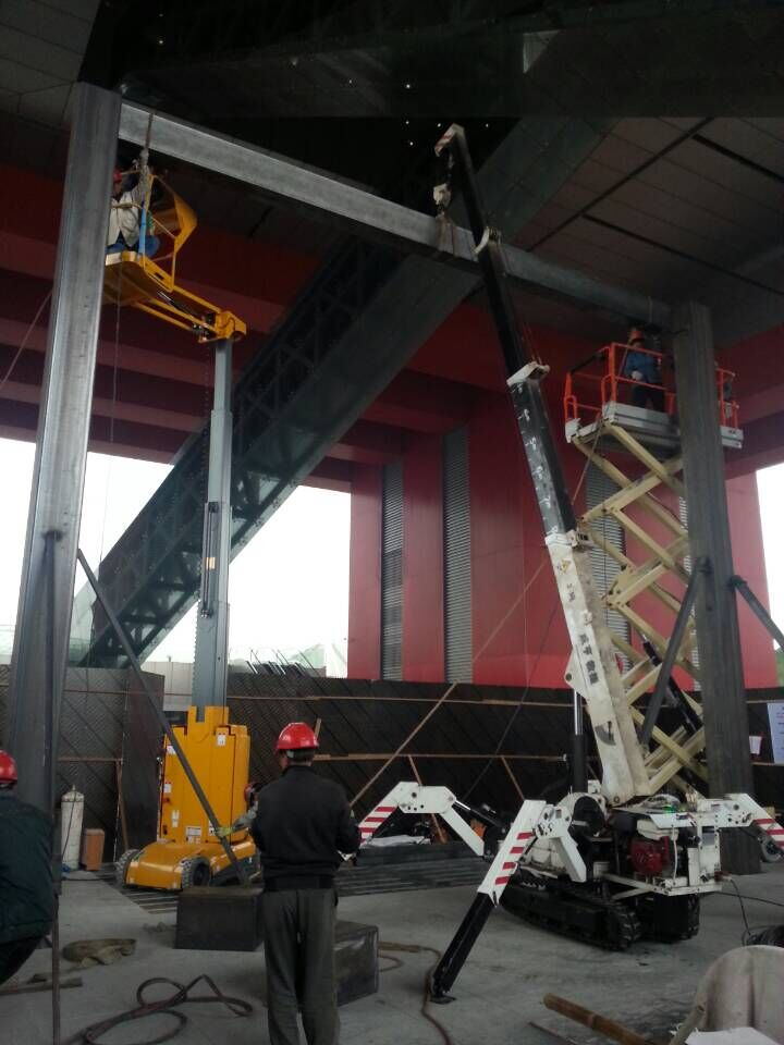 履带式起重机图片 履带式起重机图片